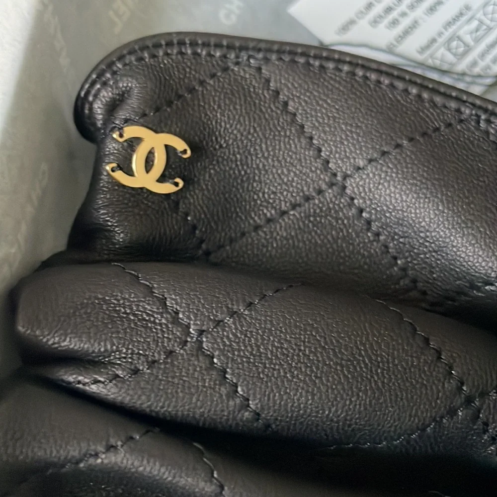 Chanel black leather classic gold logo quilted gloves winter sz 7.5